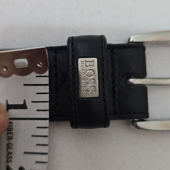 HUGO BOSS Umbe Black Leather Belt 1.5in Wide, 45in Long - Picture 3 of 6